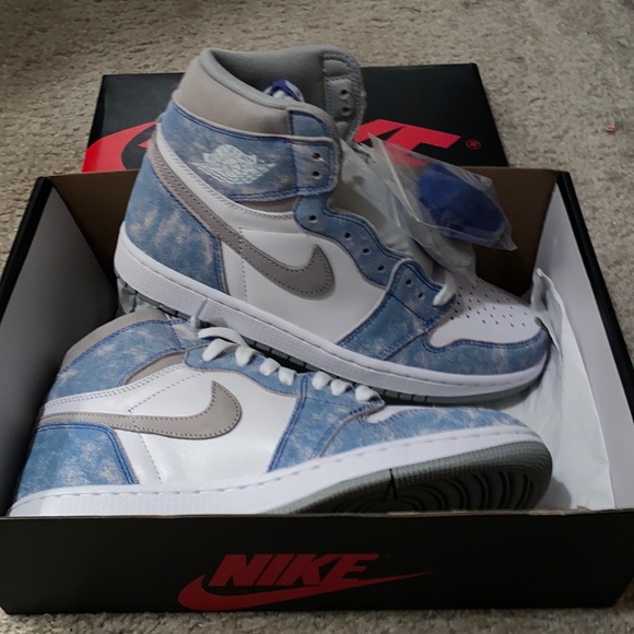 Jordan 1’s High OG (Brand New) 3 Pairs Available main image 5